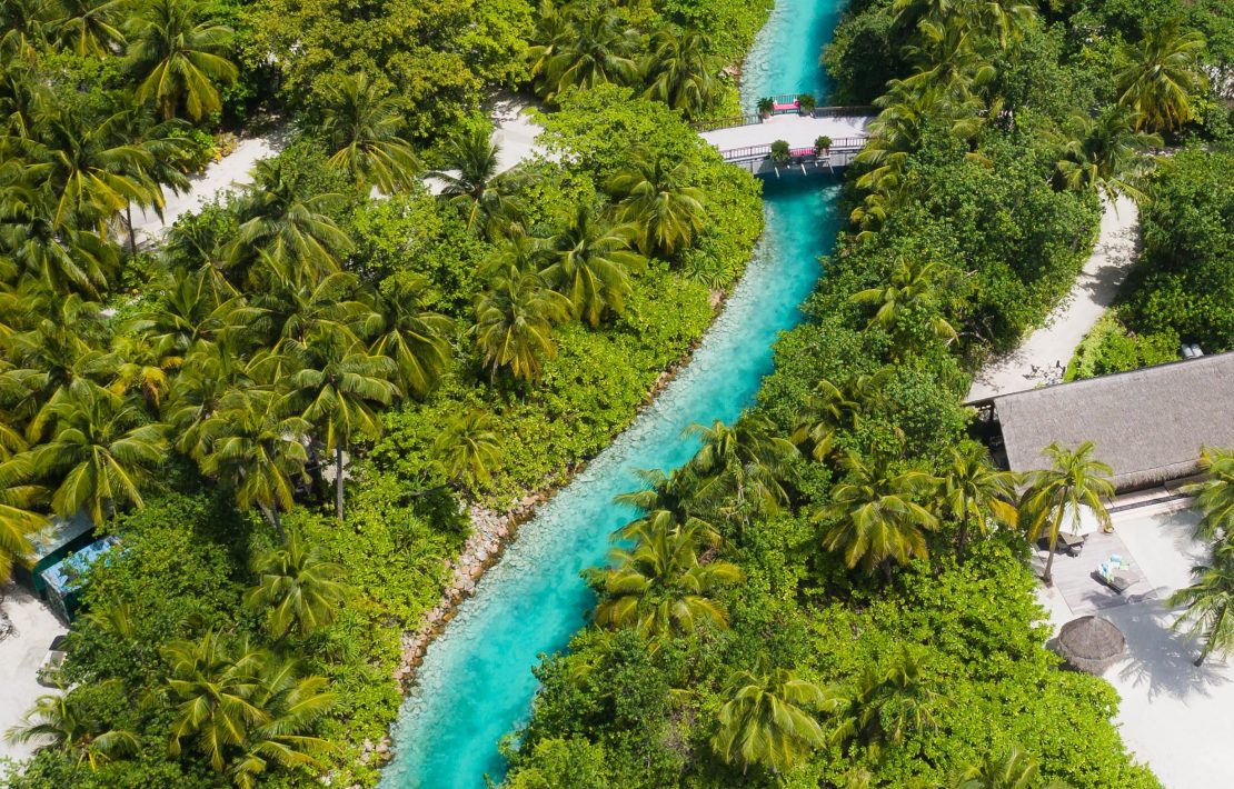 Beekje Op Een Eiland Van De Malediven