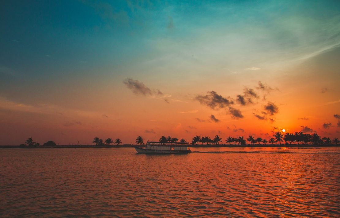 Paradise Eiland Op De Malediven Tijdens Zonsondergang
