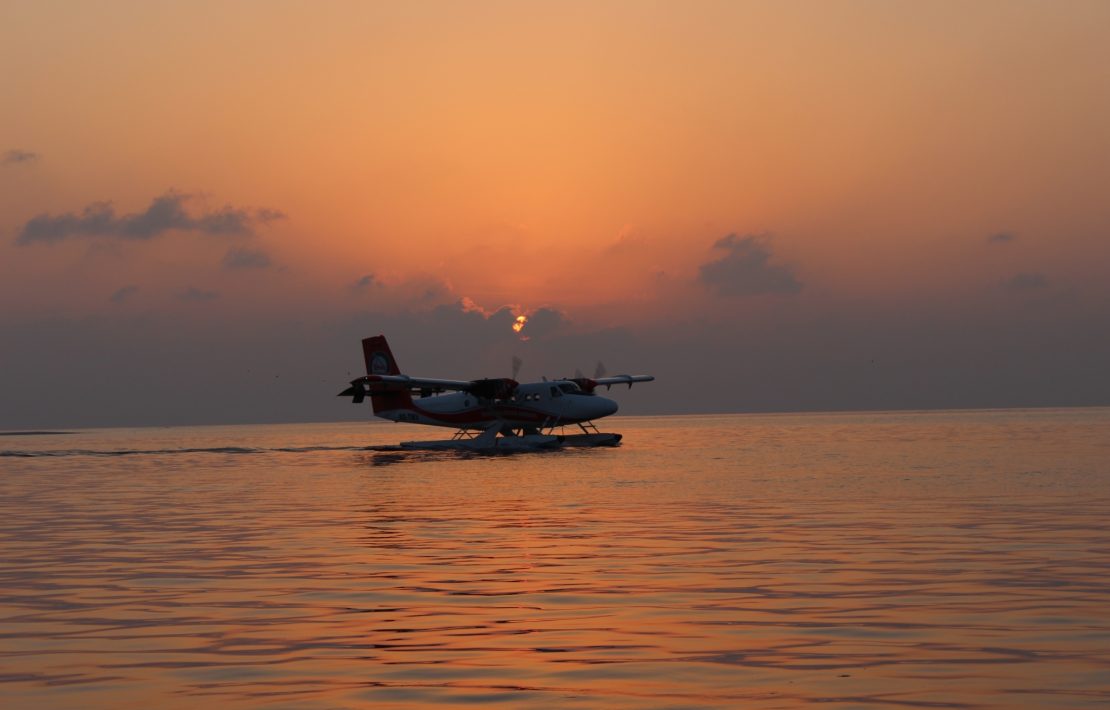 Watervliegtuig Op Het Water Van De Malediven