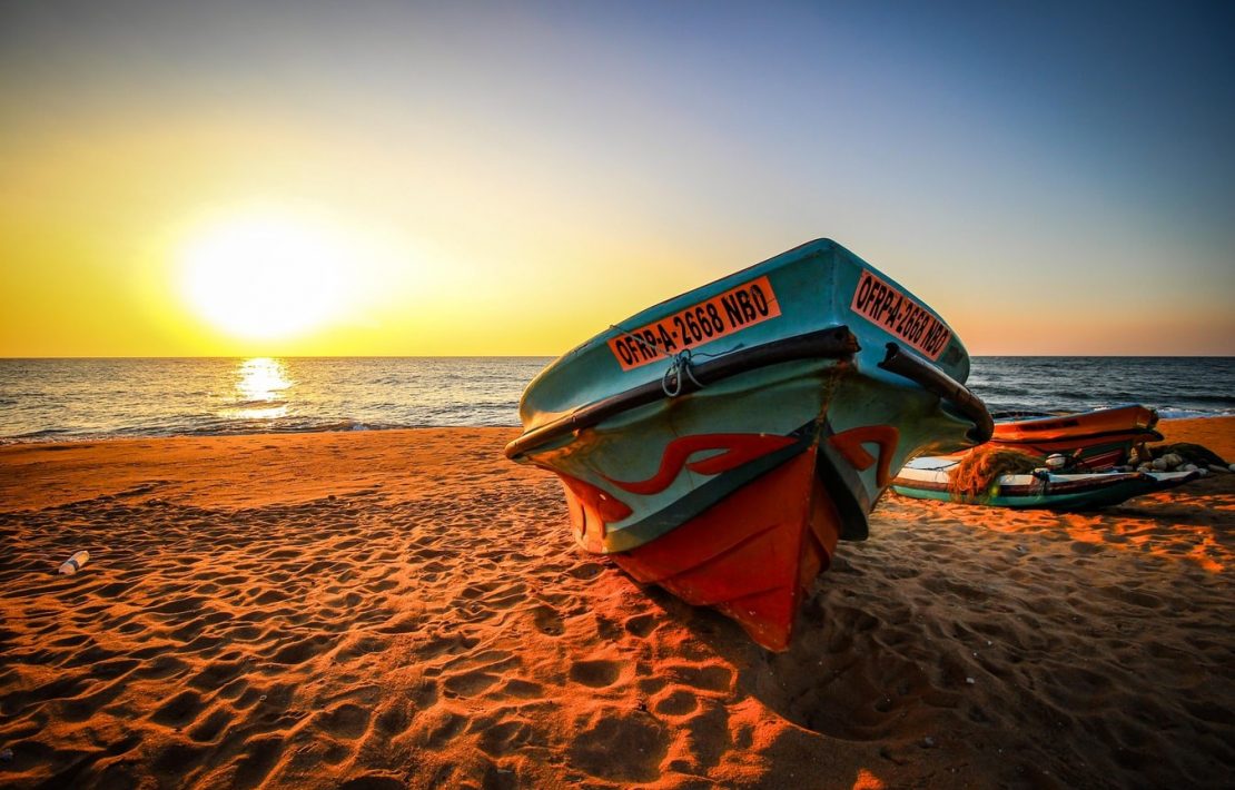 Boot Op Strand Sri Lanka